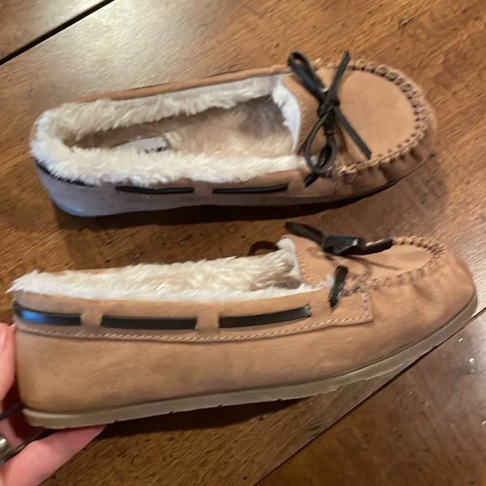 AIRWALK Girls Sherpa Lined Slippers - size 2